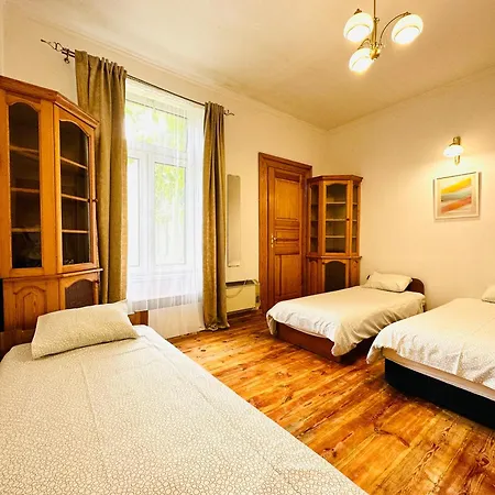 Nw Pokoje Minuta Do Monte Cassino Habitación en casa particular